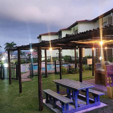 Topanga 17 Uvongo Beach Exteriér fotografie